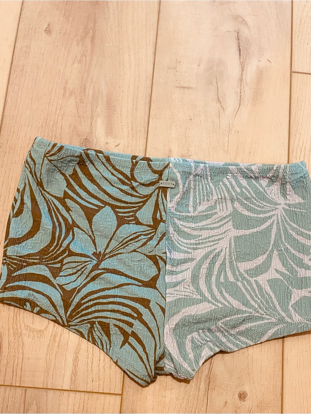 Roxy NWOT Medium Cheeky Aqua Palm-Print Women’s Swim Shorts